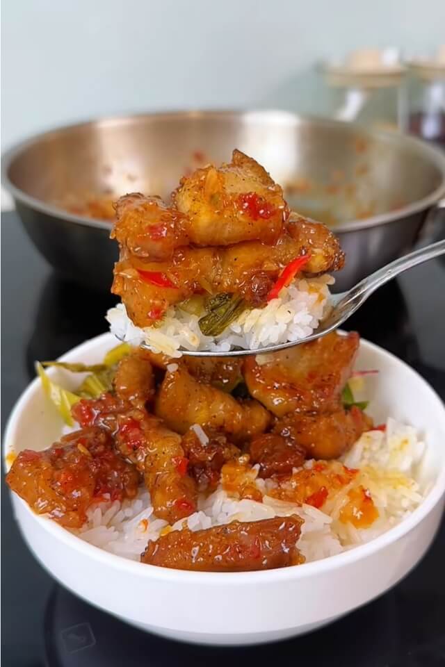 Bí quyết làm ba chỉ rim tỏi ớt mặn ngọt, đậm đà siêu hao cơm