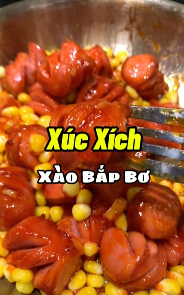 Cách làm xúc xích xào bơ bắp thơm lừng, béo ngậy cực dễ làm