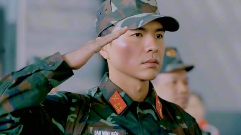 Dàn diễn viên thực lực, Steven Nguyễn lột xác ấn tượng trong vai người lính cứu hộ