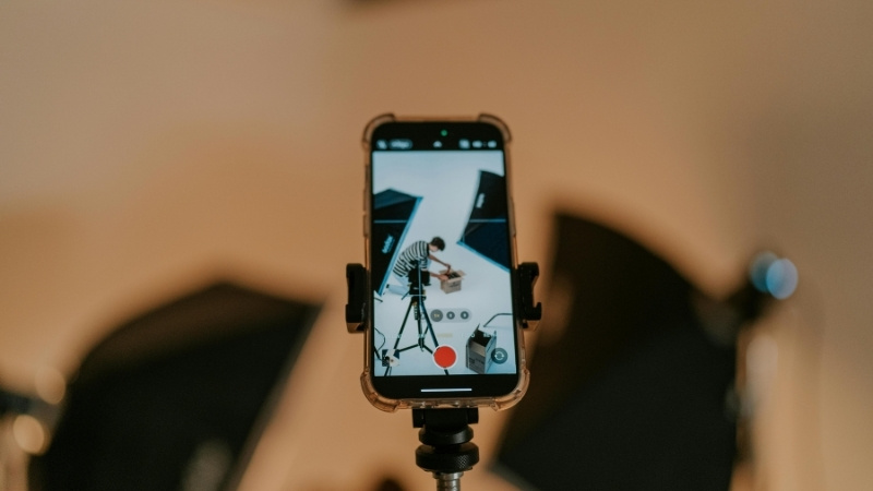 Chọn câu nói ngắn, tạo video TikTok cảm động hoặc thiết kế quote hình ảnh đồng cảm