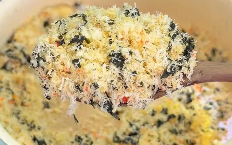 Ruốc tôm rong biển khô tơi, thơm ngon hấp dẫn.