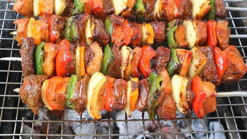 Thịt nạc vai xiên nướng rau củ