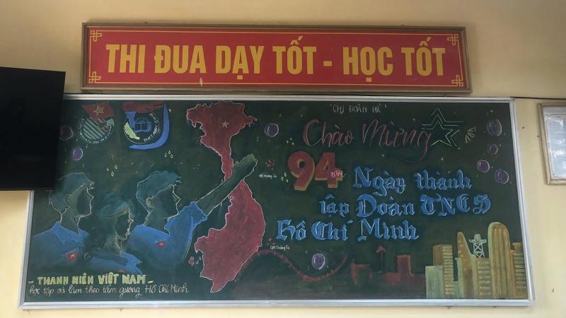 Trang trí bảng kết hợp khẩu hiệu 3