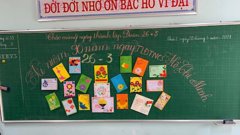 Trang trí bảng 26/3 đơn giản 8