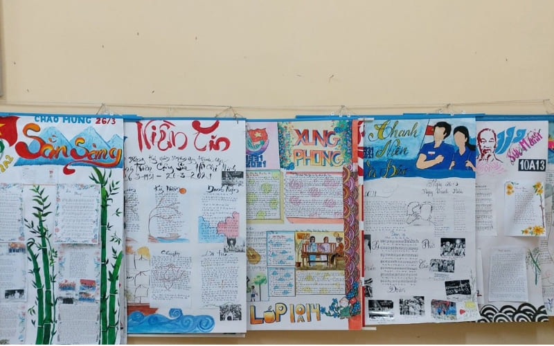 Tạo không khí ấm áp, gần gũi cho người xem báo tường.