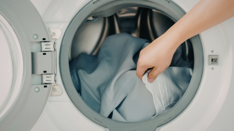 Giặt sạch sau khi tập và tránh phơi nắng gắt để sợi vải luôn bền màu Giặt sạch sau khi tập và tránh phơi nắng gắt để sợi vải luôn bền màu