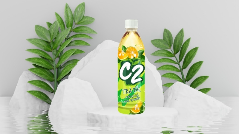 Thiết kế chai PET tiện lợi với nhãn xanh mát mắt, làm nổi bật hương tắc tươi trẻ, hiện đại