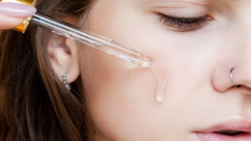 Dùng serum chống lão hóa Dùng serum chống lão hóa