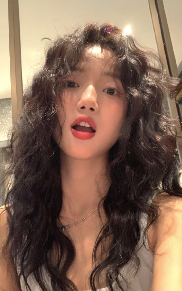 Tóc xù phải làm sao? Bí quyết dưỡng tóc xù mượt chuẩn salon tại nhà