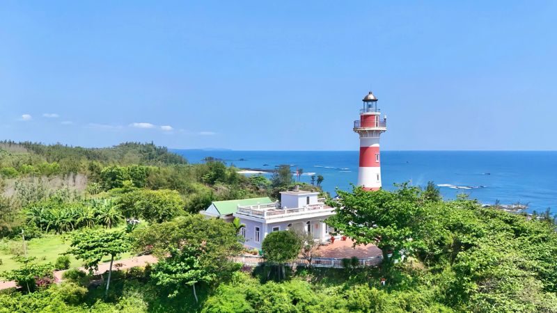 Có thể leo lên đèn biển ngắm cảnh Có thể leo lên đèn biển ngắm cảnh