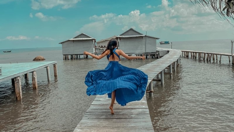 Chất liệu mỏng nhẹ giúp làn da dễ thở hơn