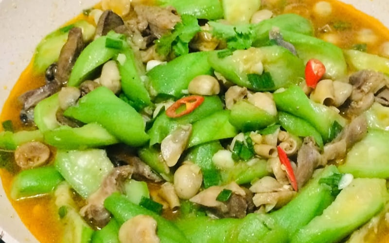 Lòng gà xào mướp
