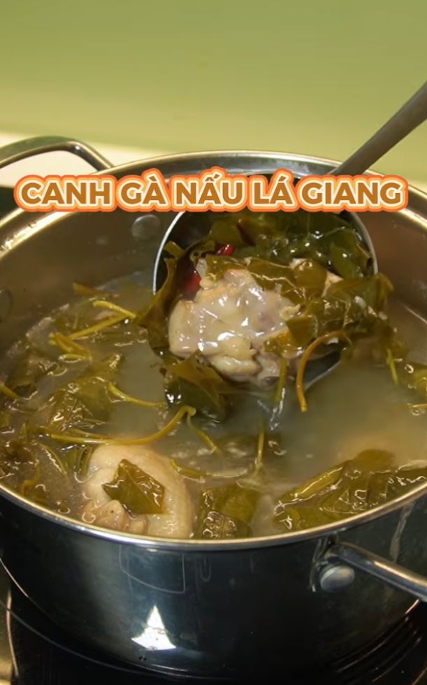 2 cách làm canh gà lá giang ăn cực đậm đà, ăn hoài không chán