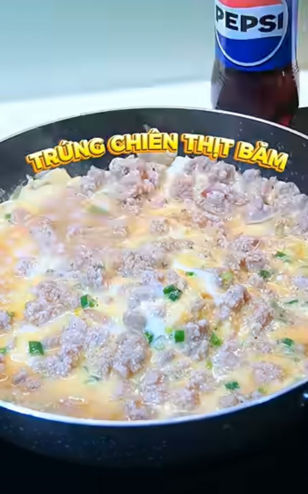 2 cách làm trứng chiên thịt bằm đơn giản, ngon miệng