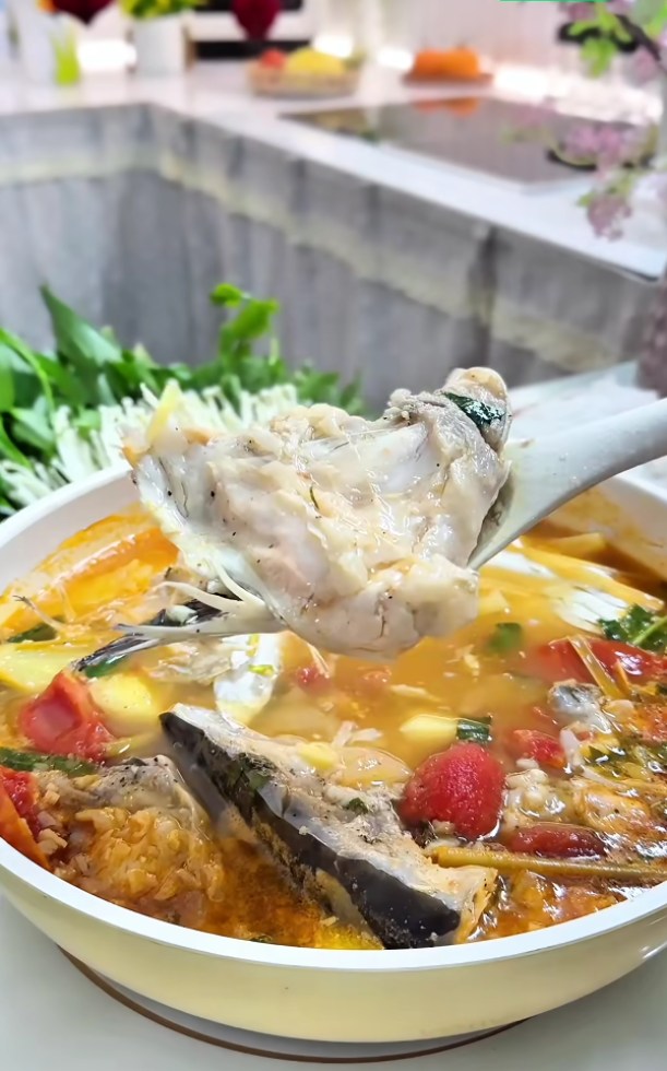 2 cách nấu lẩu đầu cá hồi ngon ngất ngây, không bị tanh