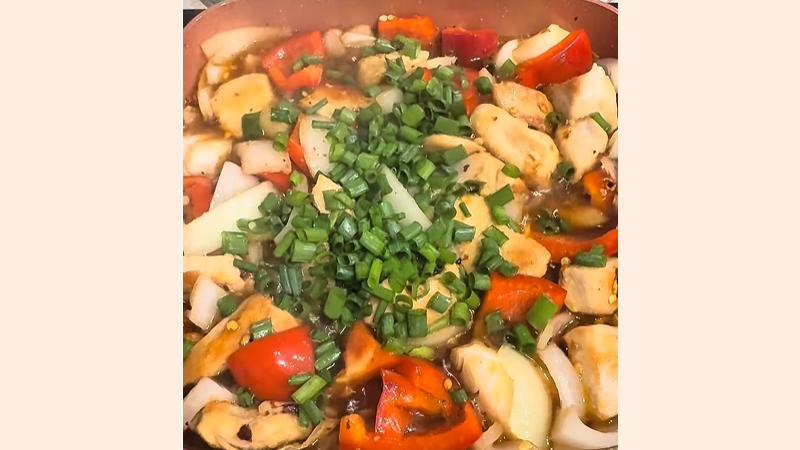 Gà xào chua ngọt