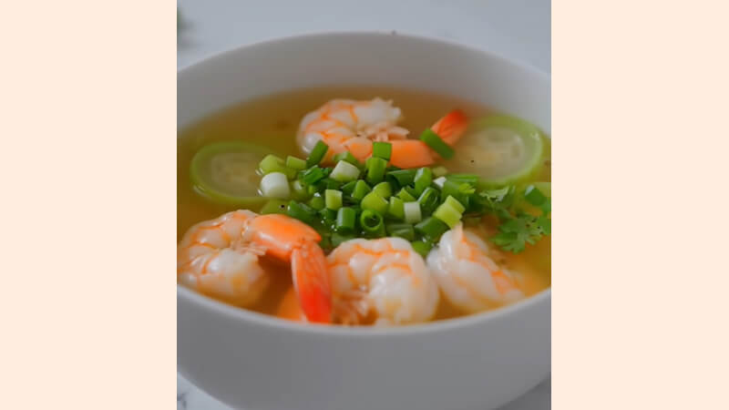 Thưởng thức canh mướp nấu tôm