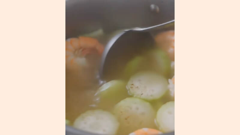 Thành phẩm món canh mướp nấu tôm