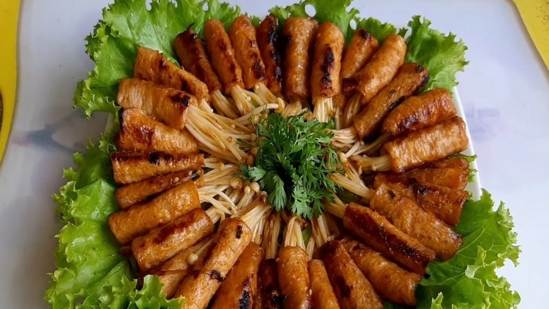 Ba chỉ bò cuộn nấm kim châm