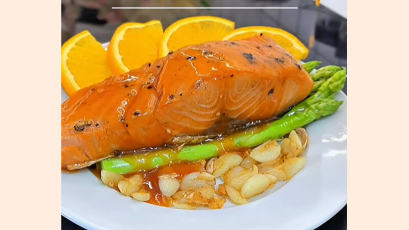 Thưởng thức cá hồi sốt cam