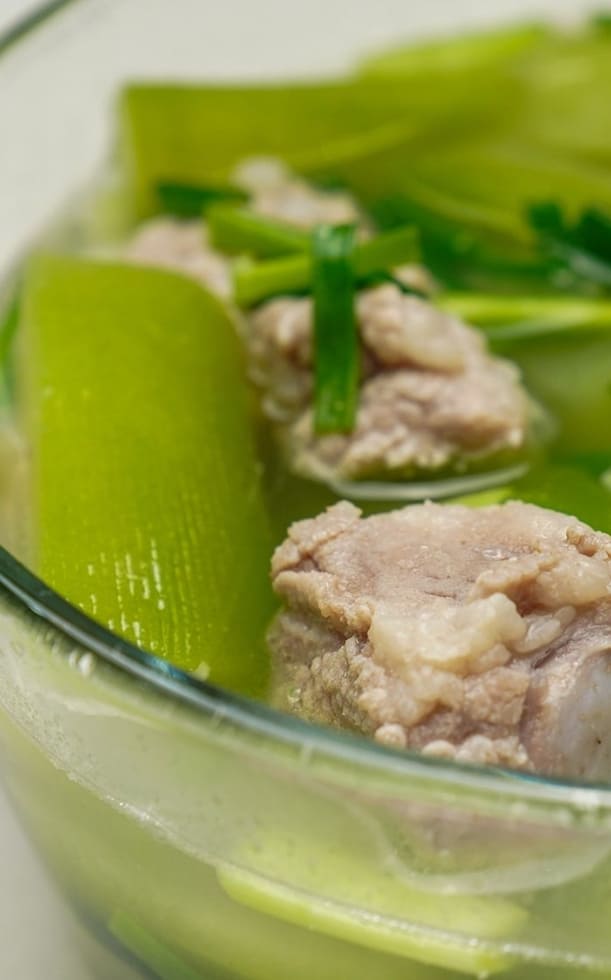 2 cách nấu canh bí xanh xương heo thanh mát, trong veo, thơm ngọt