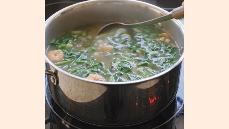 Thành phẩm món canh tôm rau ngót