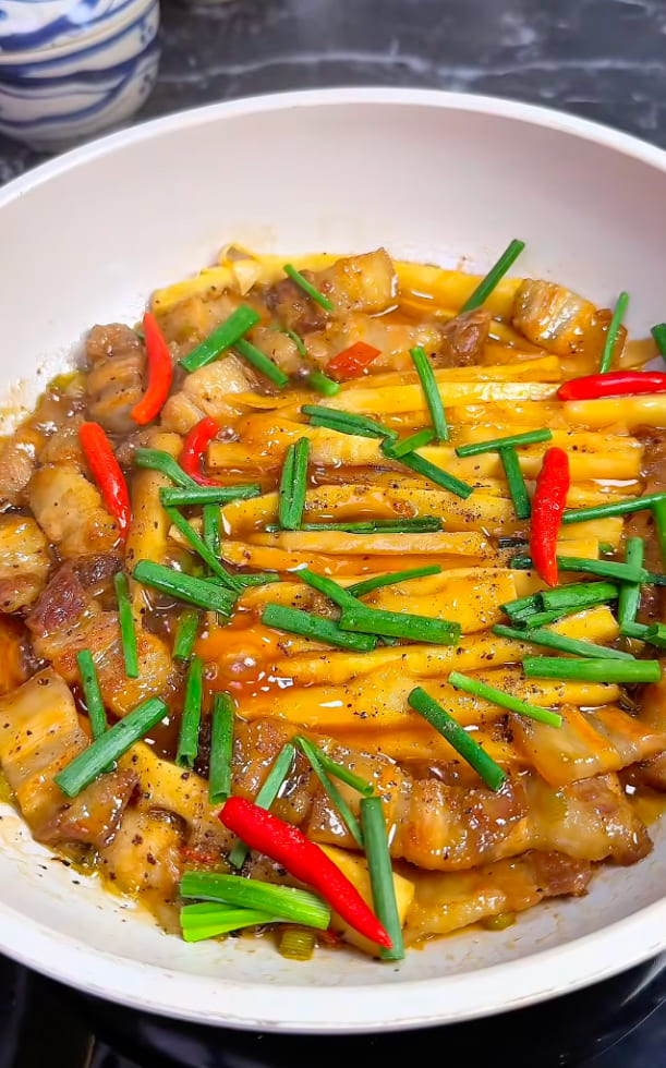 2 cách làm thịt heo xào măng chua giòn sần sật, kích thích vị giác