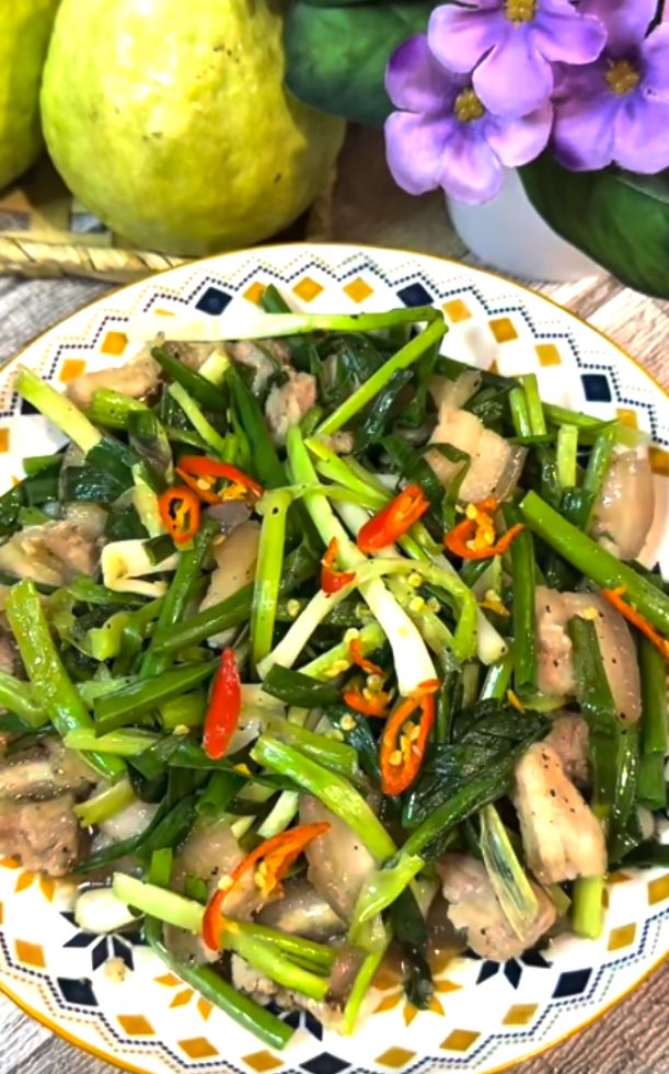 2 cách làm thịt xào hành lá đơn giản, thịt mềm ngọt, không bị hăng