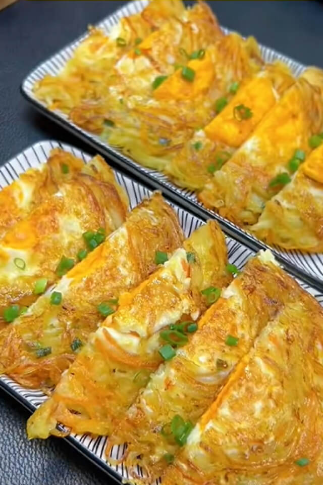 Cách làm bánh trứng khoai tây chiên giòn rụm, bữa sáng nhanh gọn 10 phút