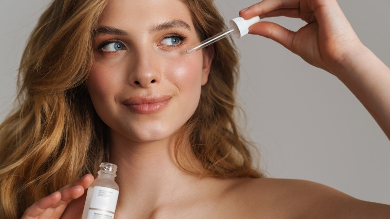 Sử dụng serum B5, HA để cấp ẩm sâu, làm dịu và phục hồi da tổn thương nhanh chóng Sử dụng serum B5, HA để cấp ẩm sâu, làm dịu và phục hồi da tổn thương nhanh chóng