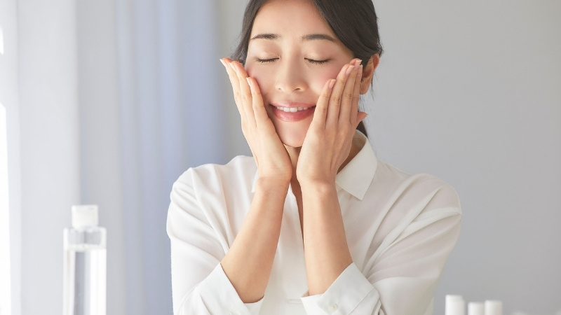 Chăm sóc da sau khi lấy nhân mụn giúp làm dịu tổn thương, ngừa viêm và hạn chế thâm Chăm sóc da sau khi lấy nhân mụn giúp làm dịu tổn thương, ngừa viêm và hạn chế thâm