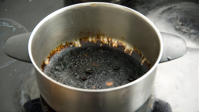 Hướng dẫn chi tiết cách dùng nước ngọt có gas để làm sạch nồi cháy Hướng dẫn chi tiết cách dùng nước ngọt có gas để làm sạch nồi cháy