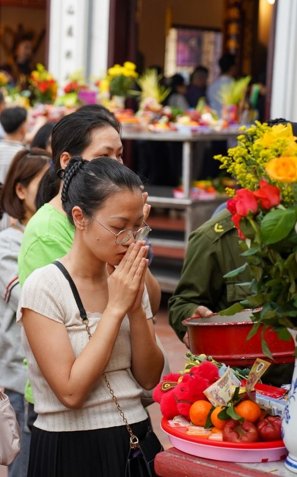 Văn khấn ngày mùng 1 tháng 3 âm lịch chuẩn, đầy đủ