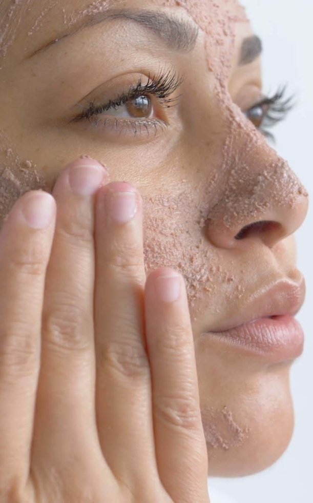 Da mụn có nên tẩy tế bào chết không? Cách tẩy an toàn và hiệu quả