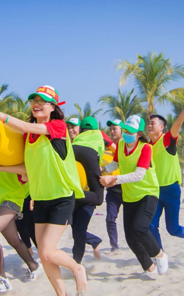 25+ trò chơi team building trên biển vui nhộn, gắn kết và dễ tổ chức