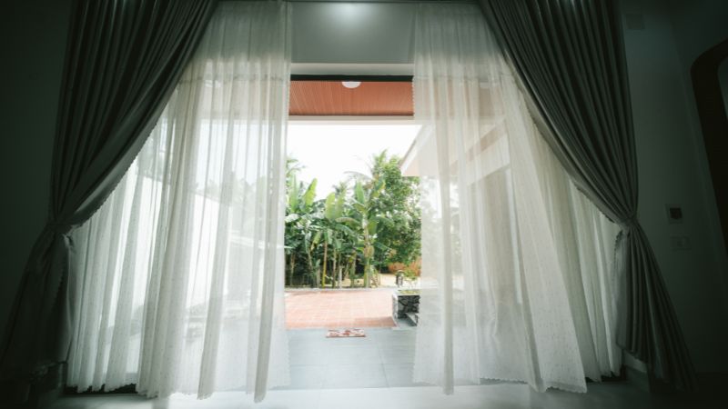 Sử dụng rèm cửa cách nhiệt khi nhà có máy lạnh Sử dụng rèm cửa cách nhiệt khi nhà có máy lạnh