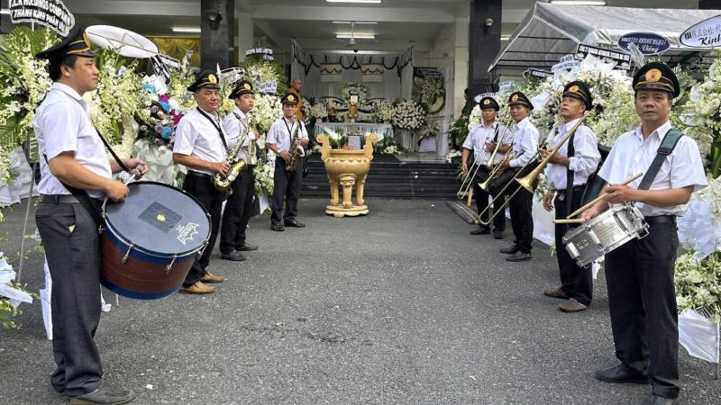 Thuê ban nhạc lễ và đội phục vụ