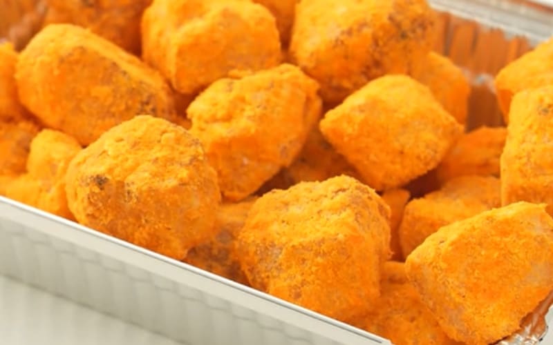 Bạn thưởng thức món ăn ngon khi còn giòn nóng