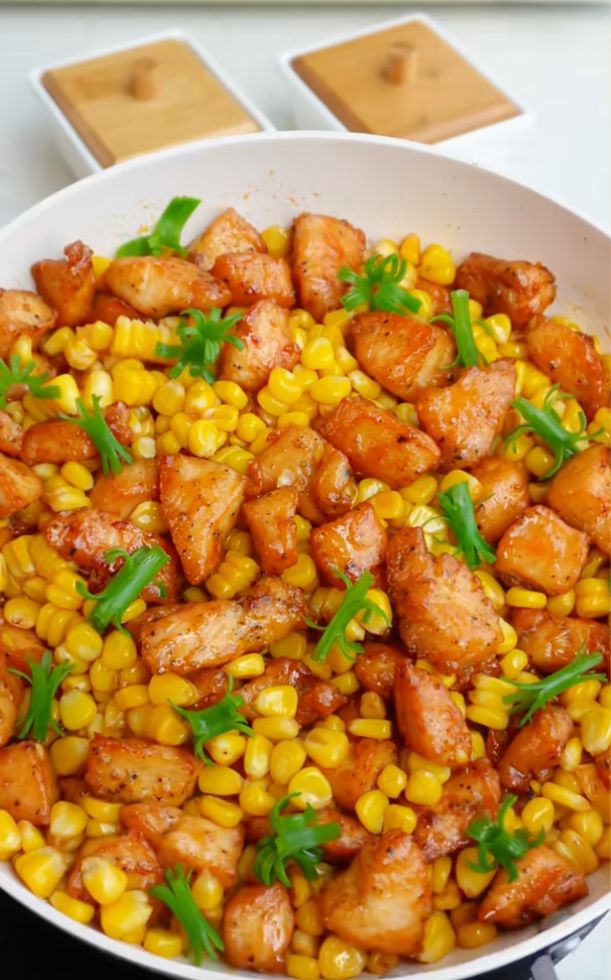 Cách‌ ‌làm‌ ‌bắp xào ức gà thơm ngon, đơn giản cho bữa cơm nhà