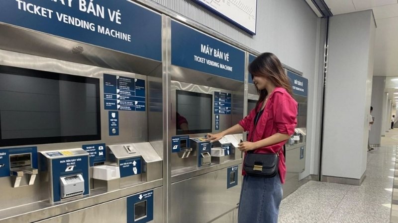 Mua vé nhanh tại máy bán tự động, quầy vé hoặc sử dụng thẻ thông minh, ví điện tử