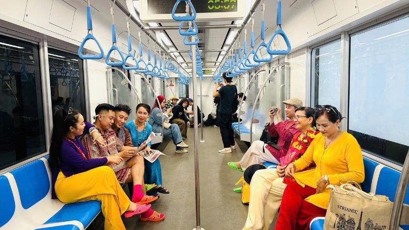 Nên đến ga trước 5 - 10 phút, kiểm tra lịch trình và tránh đi vào giờ cao điểm