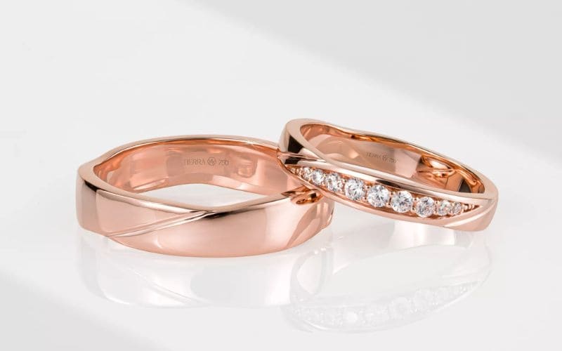 Vàng hồng vẫn là vàng thật nhưng có pha kim loại khác.