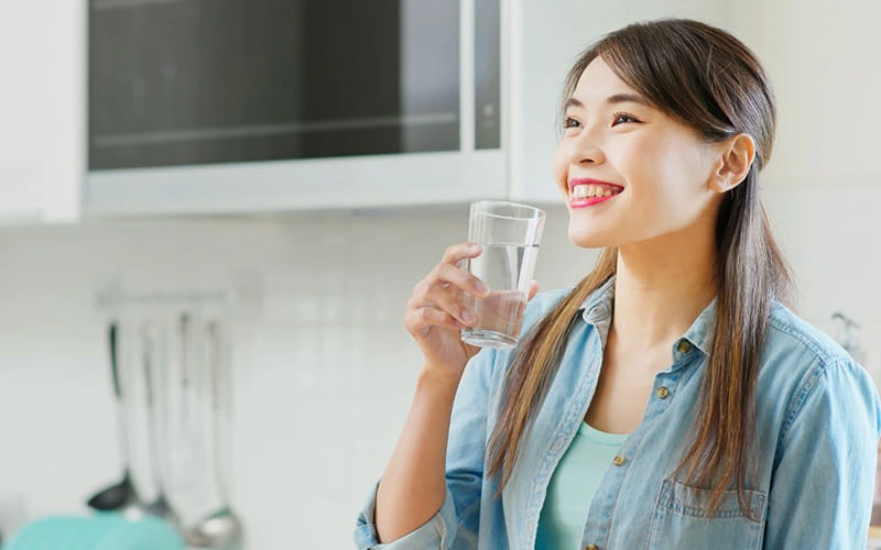 Uống nước ngay sau khi thức dậy