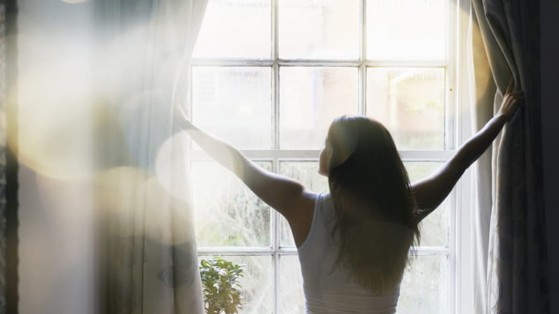 Mở cửa đón ánh sáng tự nhiên