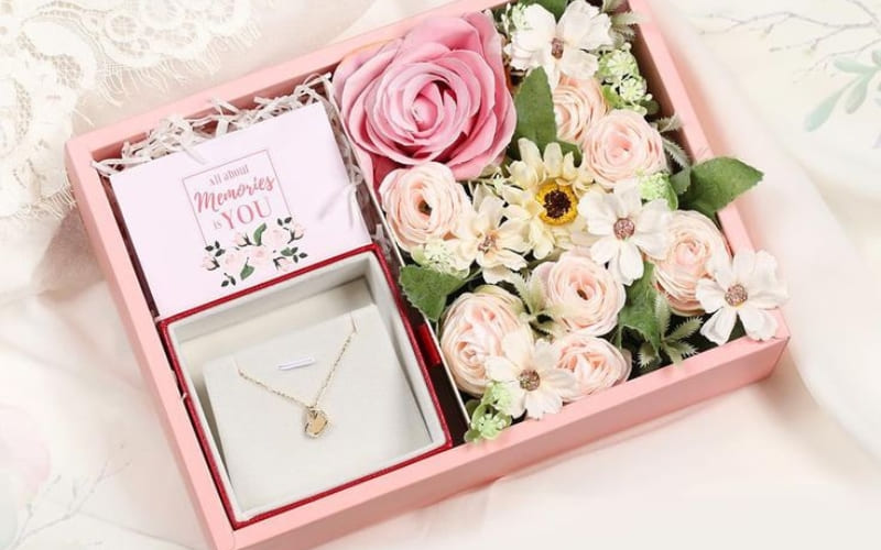 Món quà tinh tế thể hiện sự trân trọng mẹ.