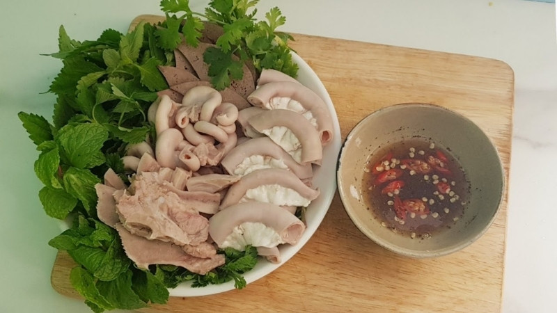 Lòng lợn luộc