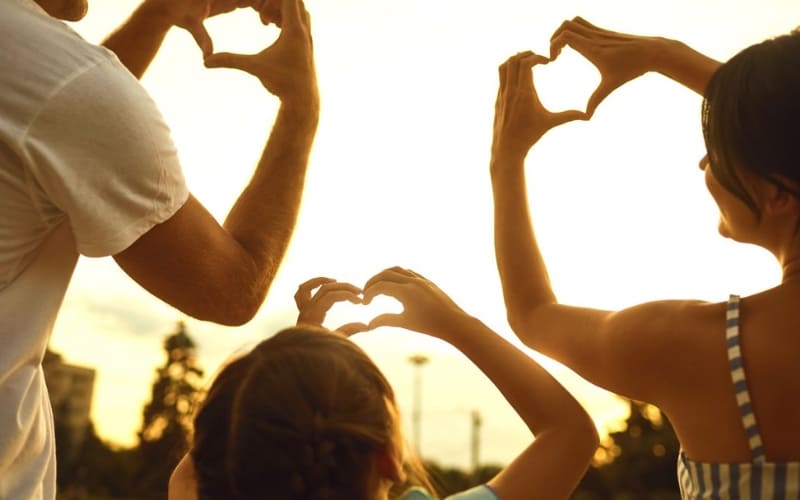 Giúp bé học gọi tên người thân qua vần thơ