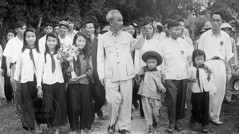 Những bài thơ hay về Bác Hồ nổi tiếng