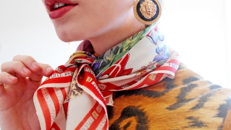 Những lỗi cần tránh khi phối đồ với khăn lụa