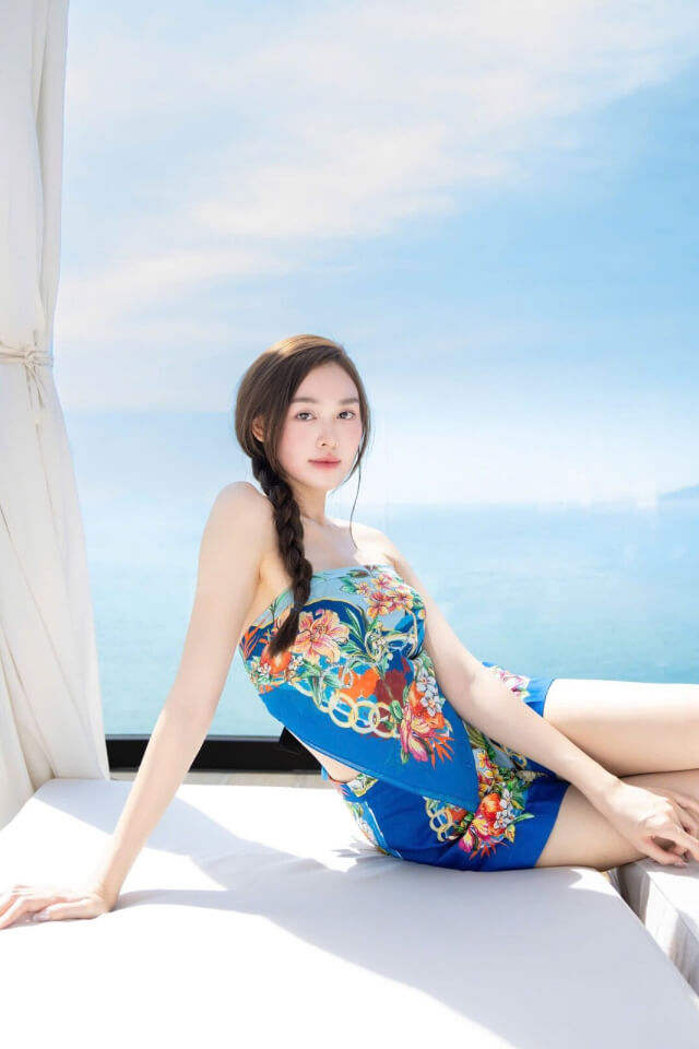 15+ cách phối đồ với khăn lụa đẹp, sang và thời thượng